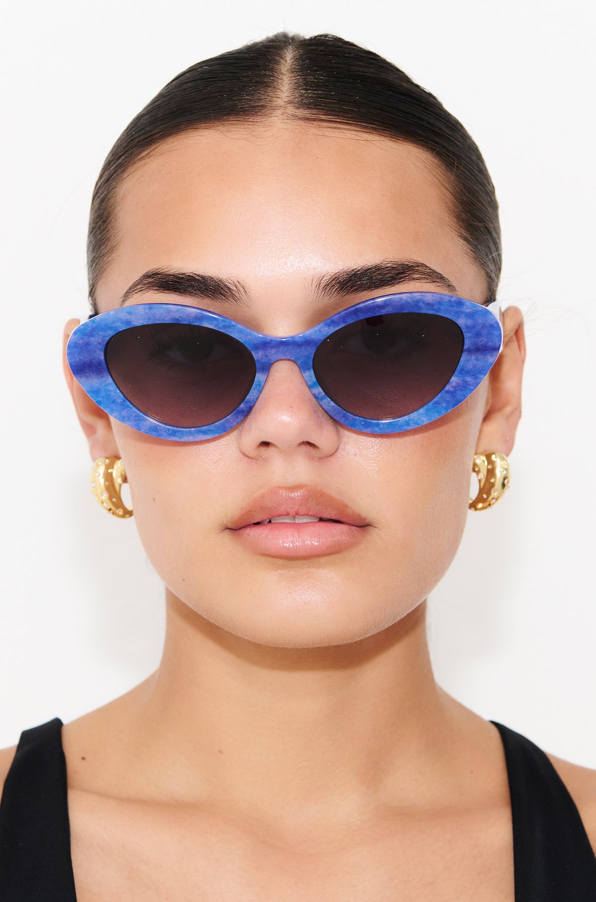 AZURIA ~ Oval shaped sunglasses in a luminous imperial blue with pink shimmer