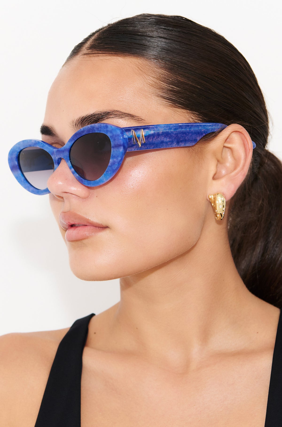 AZURIA ~ Oval shaped sunglasses in a luminous imperial blue with pink shimmer